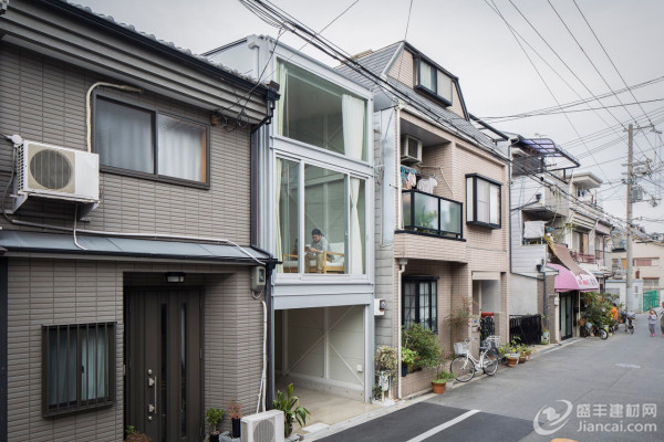建在人口稠密的大阪的狭窄房子 – 国际动态