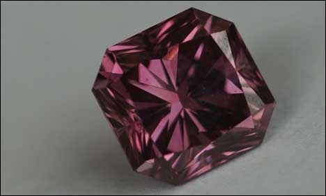 罕见的彩色钻石，显示在香港_1